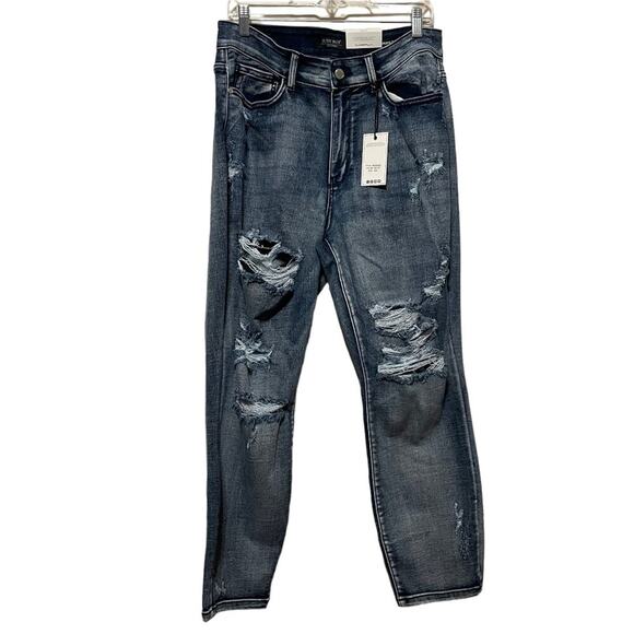 NWT Judy Blue Cameron Distressed Boyfriend Light Wash Jeans - Picture 1 of 11